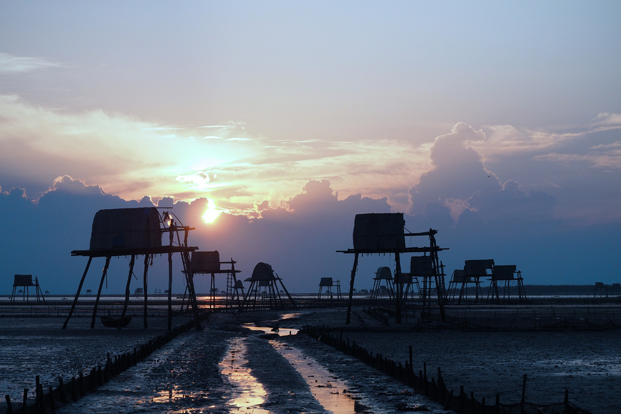 Shell guard towers in Dong Chau beach - Thai Binh